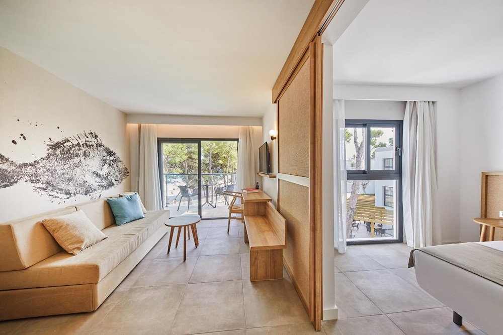Junior Suite, Sea View (2 Adults + 1 Child)