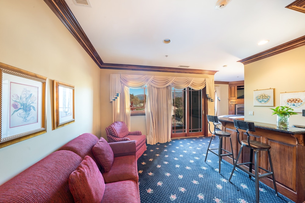 BUSTER SUITE Room 205 photo 1