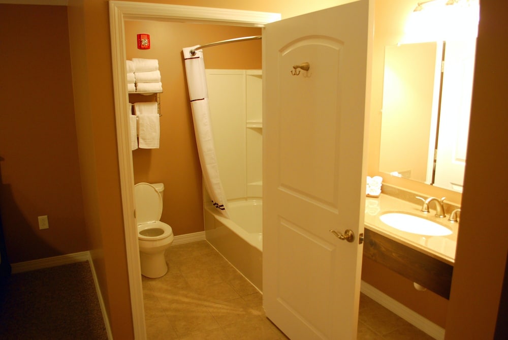 Traditional Double Room, 2 Queen Beds, Non Smoking, photo 6