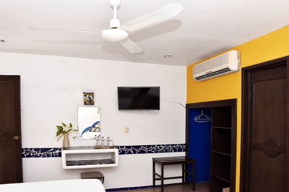 Traditional Triple Room, 1 Bedroom, Private Bathroom, Tower photo 2