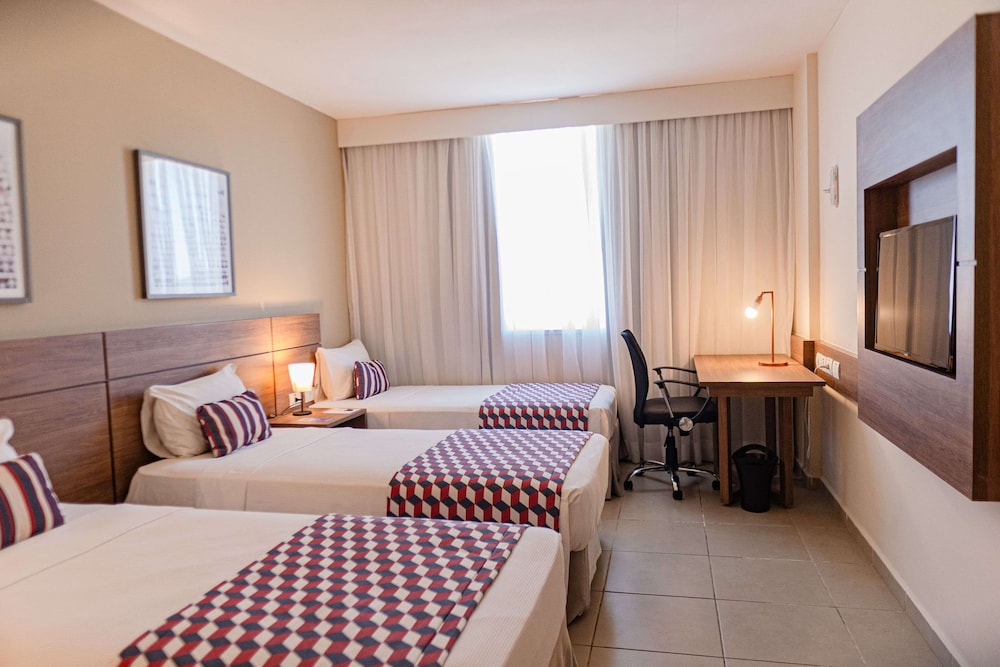 Standard Room, 3 Twin Beds photo 3