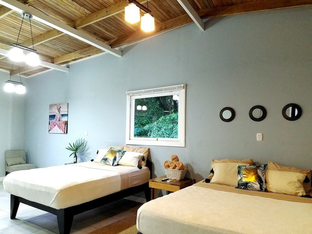 Suite with Kitchen & A/C - 2 Queen Beds