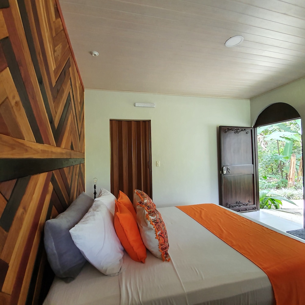 Deluxe Suite, Hot Tub, Hill View photo 3
