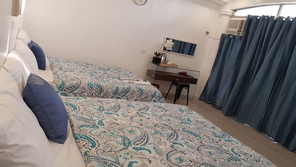 Deluxe Quadruple Room, 2 Queen Beds, Pool View photo 3