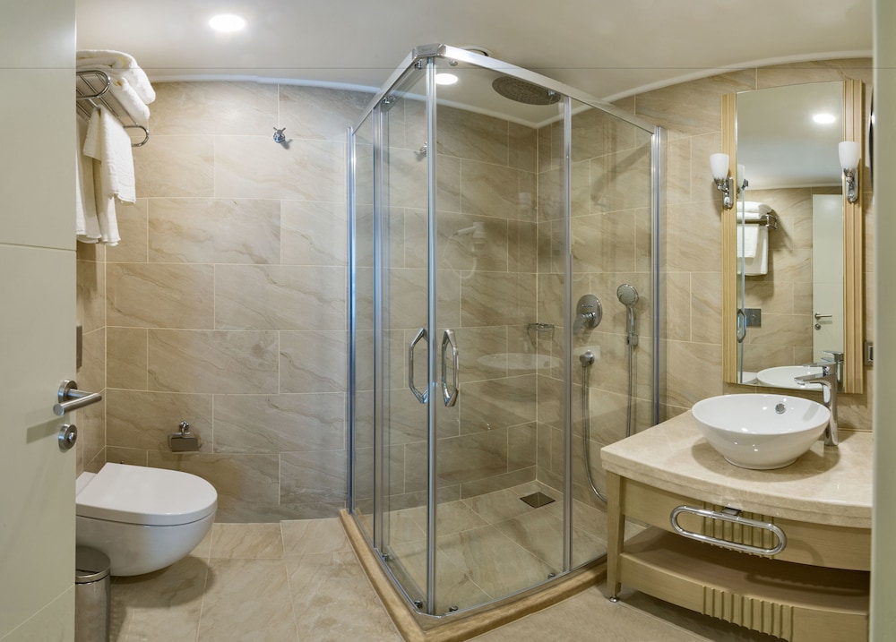 Deluxe Triple Room photo 3