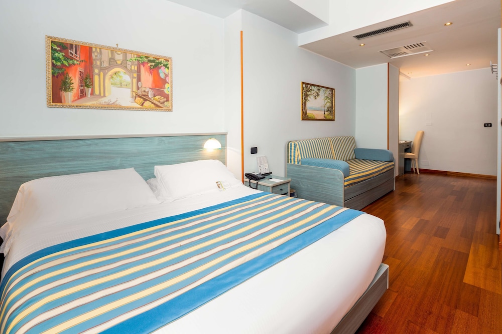 Standard Room, 1 Queen Bed, Non Smoking - Photo 1