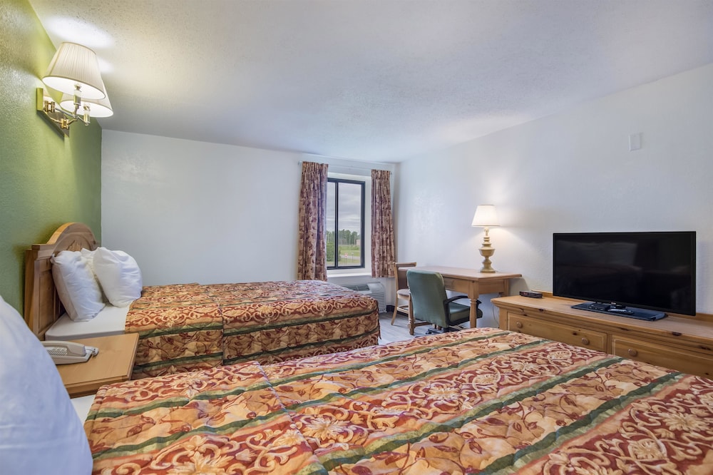 Deluxe Suite, 2 Queen Beds, Non Smoking, Refrigerator & Microwave photo 1