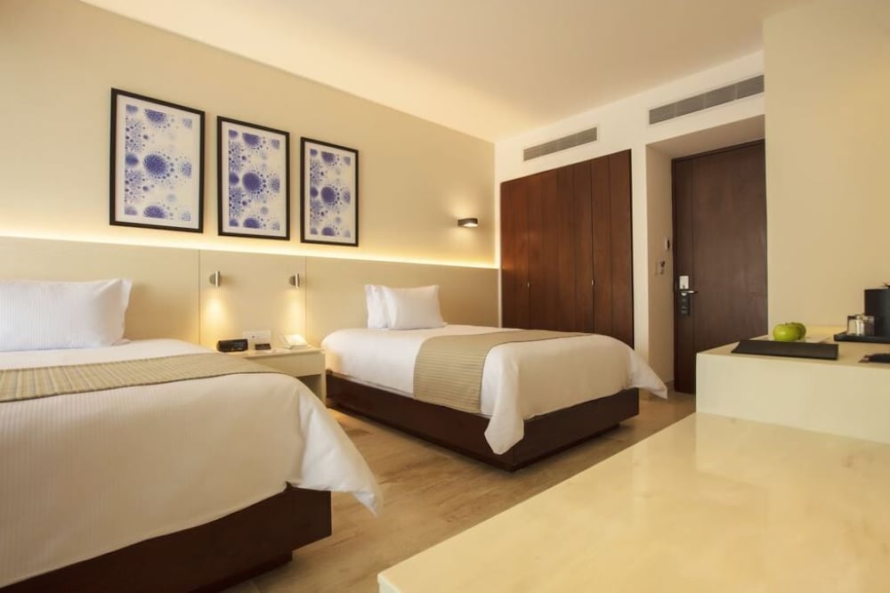 Altitude Suite 2 double beds, Boulevard view photo 1