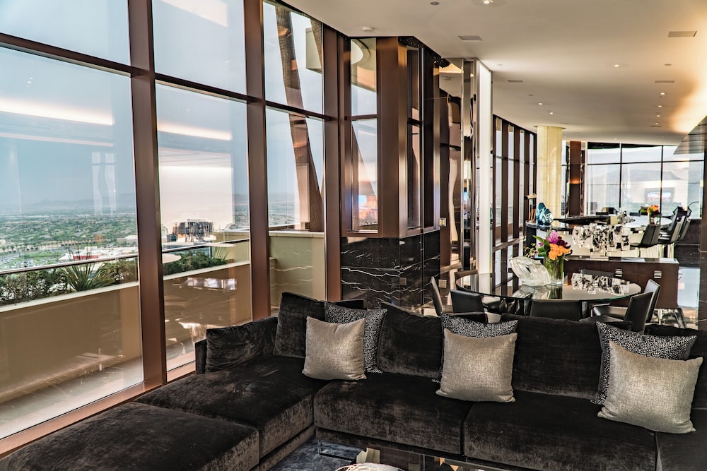 One 80 Suite - Photo 8