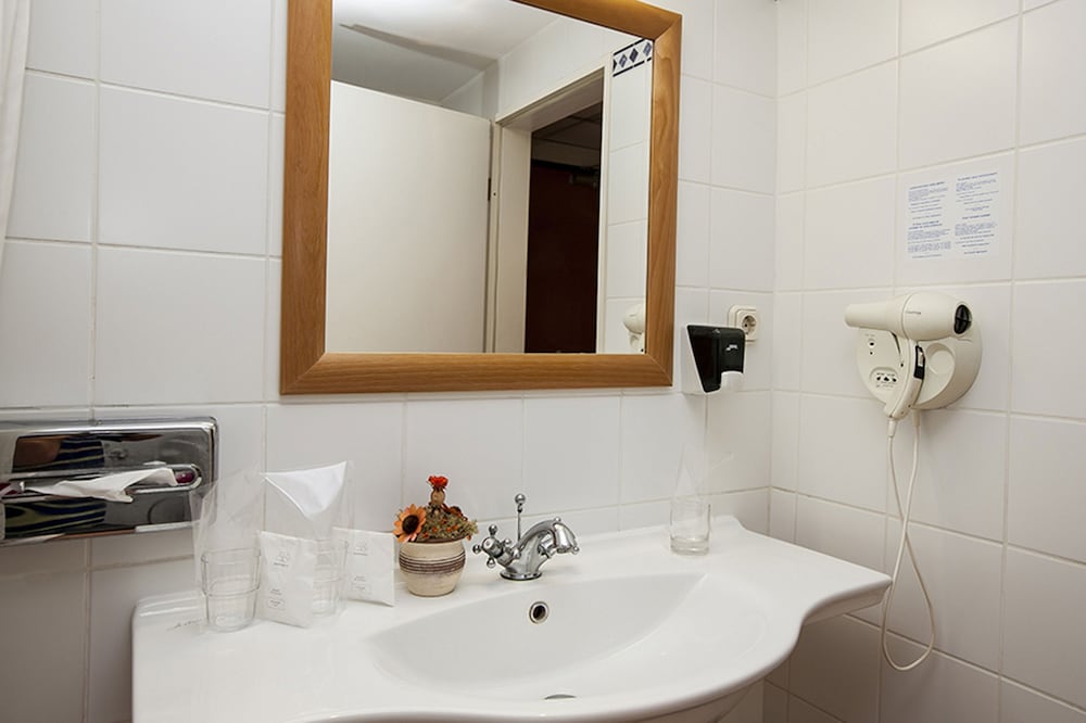 Standard Double Room Single Use - Photo 6