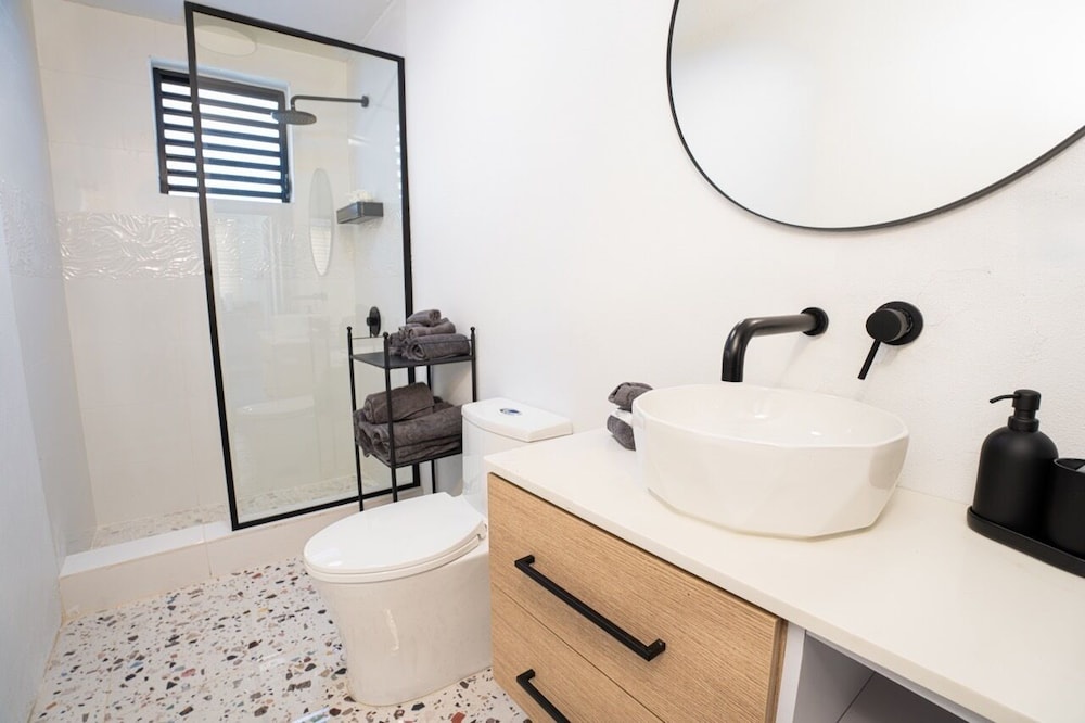 Exclusive Suite, 1 King Bed, Kitchen, Pool View photo 3