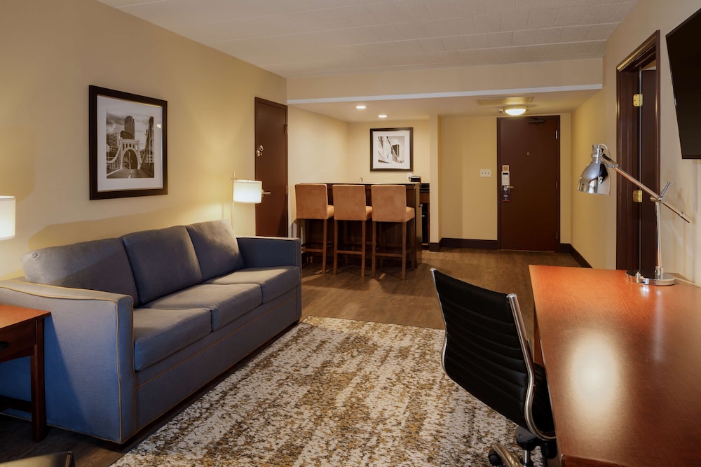 Suite, 1 King Bed, Non Smoking (2 Bedrooms) - Photo 8