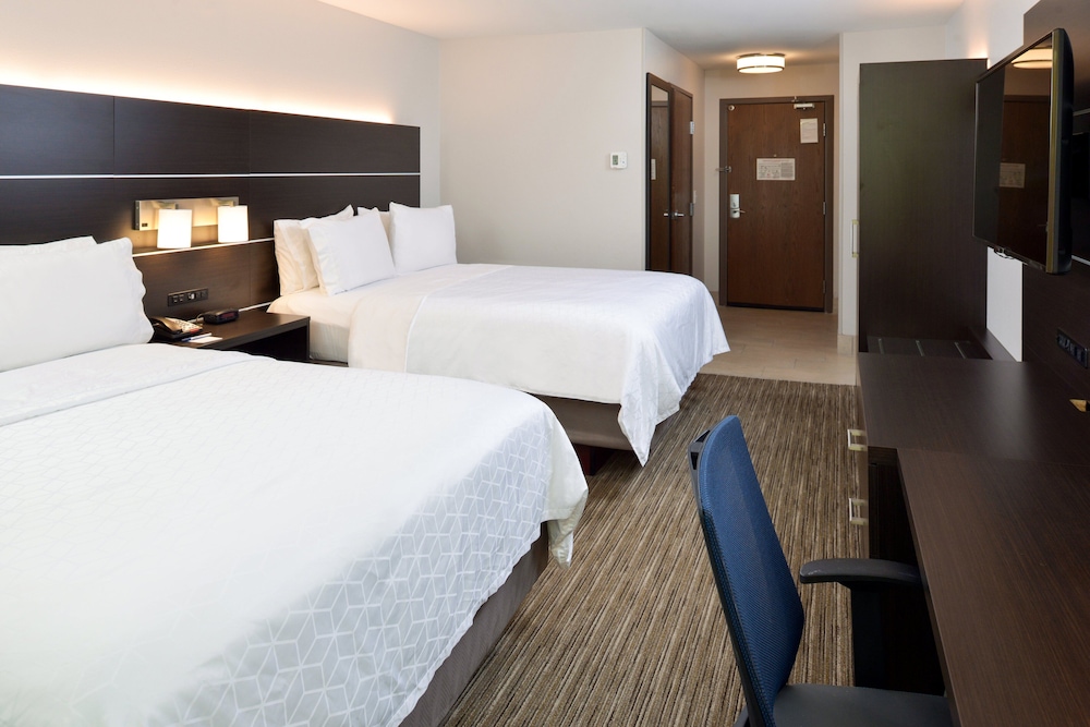 Suite, Multiple Beds - Photo 1