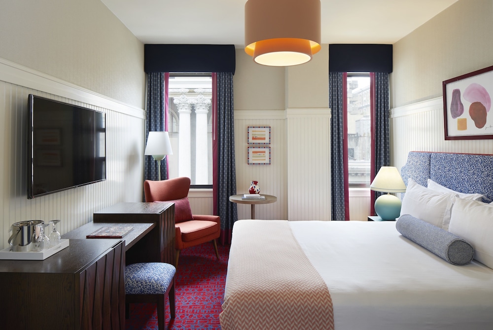 Premium Room, 1 King Bed - Photo 6