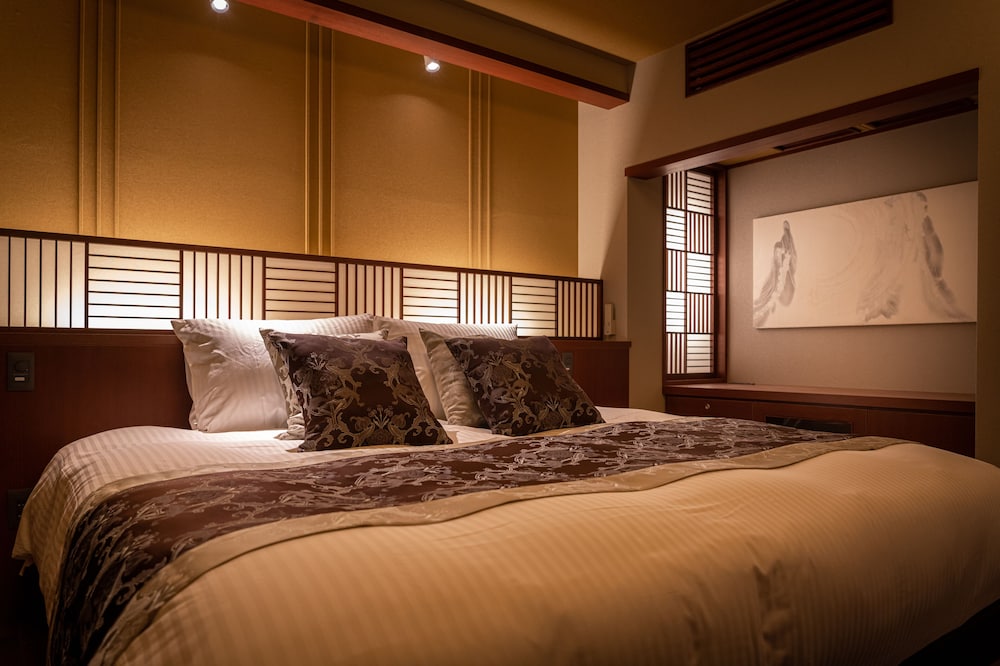 King 301, Open-Air Bath, Optional meals in dining room photo 3