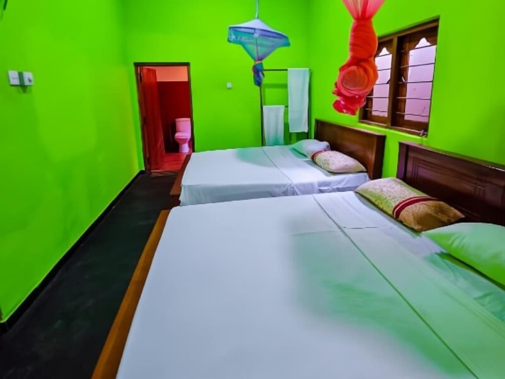 Deluxe Triple Room, 2 Queen Beds photo 1