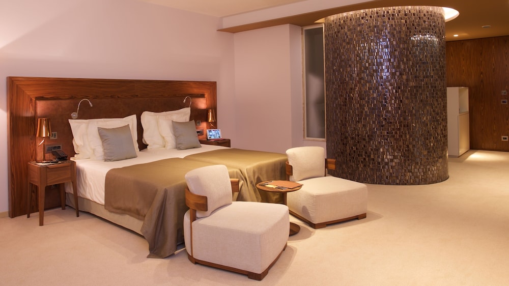 Premium Double Room with Balcony photo 2