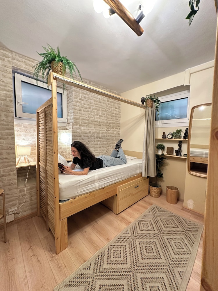 Single Bed in 3-Bed Mixed Dormitory photo 3