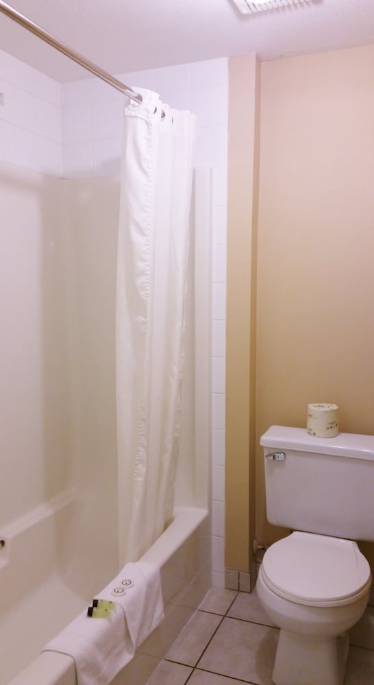 Three Double Beds - Photo 6