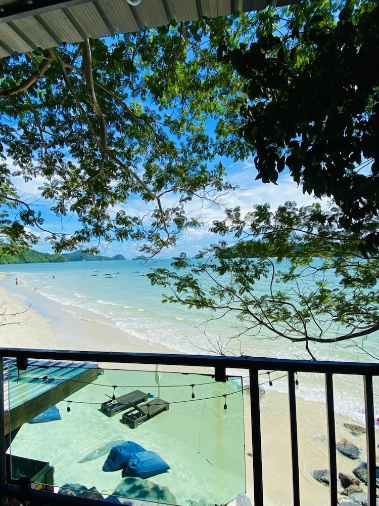 Exclusive Tree House, Ocean View photo 2