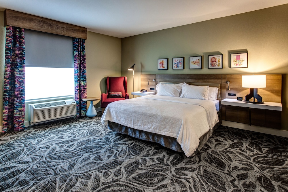 Room, 2 Queen Beds, Accessible, City View (Hearing)