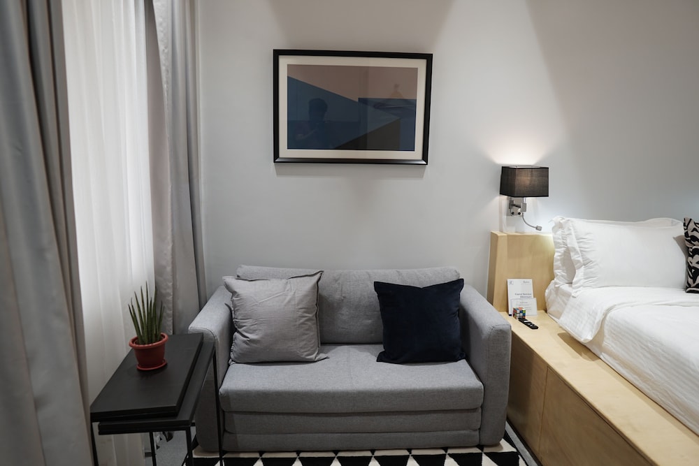 Deluxe Studio
