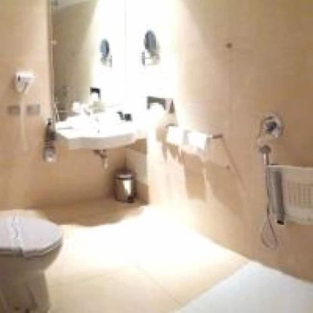 Classic Double Room, Accessible - Photo 1