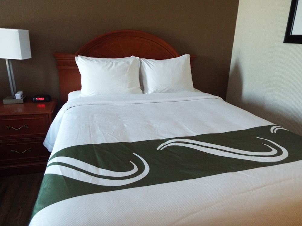 Standard Room, 2 Queen Beds, Non Smoking - Photo 5