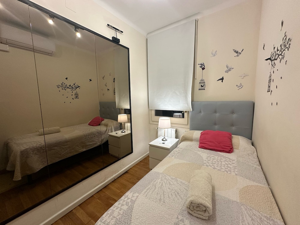 Single Room, Shared Bathroom photo 2