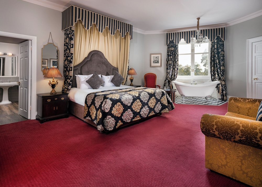 Exclusive Room, 1 King Bed photo 3