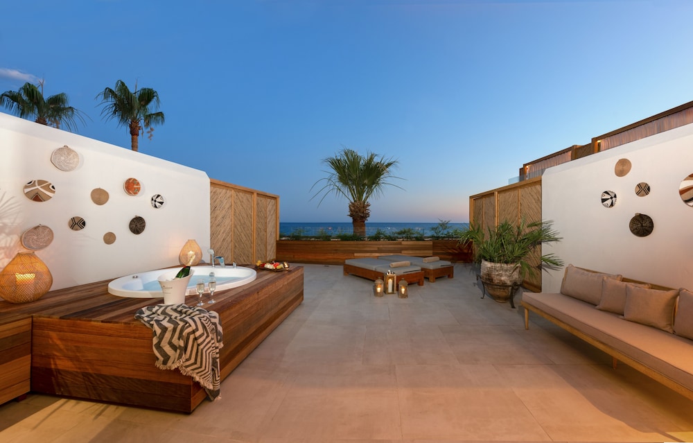 Deluxe Suite - Photo 7