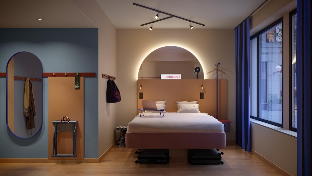 Room, 1 Queen Bed photo 1