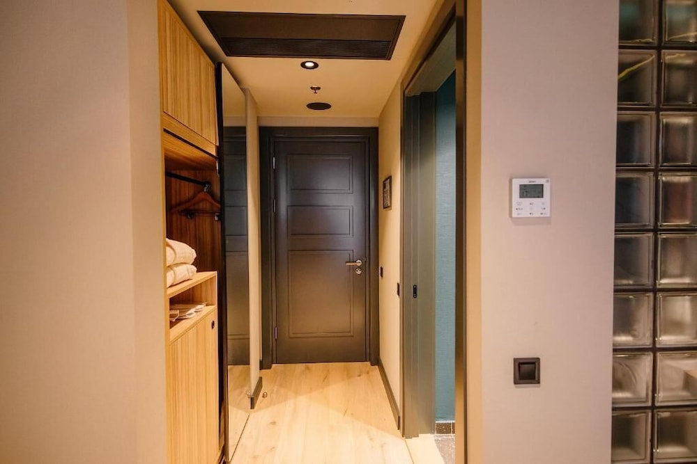 Standard Double or Twin Room, City View - Photo 2