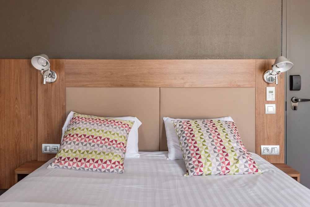 Standard Room, Multiple Beds - Photo 4