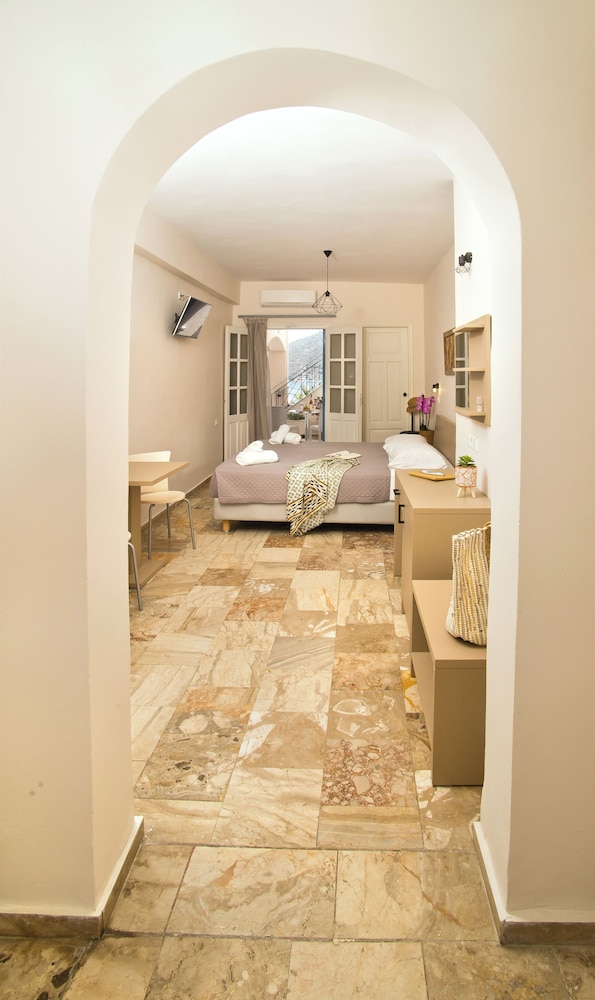 Studio with Partial Sea View (2 Adults) photo 3