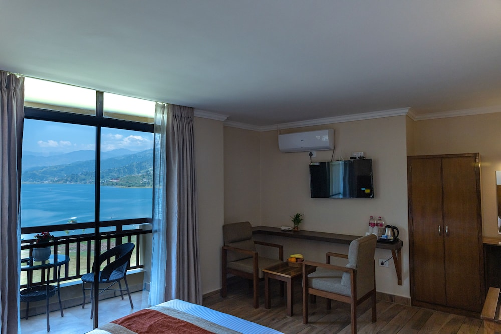 Deluxe Double or Twin Room, Lake View - Photo 3