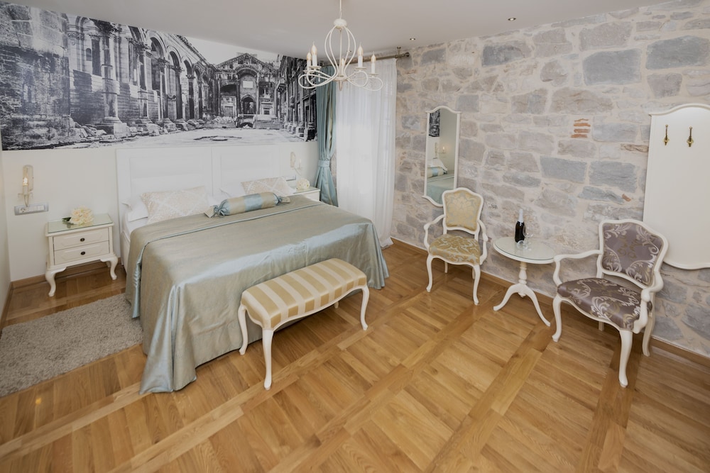 Superior Room, 1 King Bed photo 1