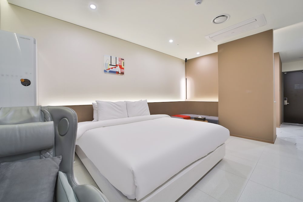 Executive Room - Photo 9