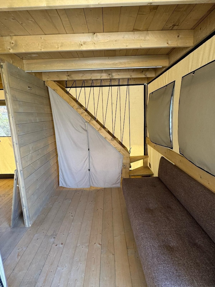 Deluxe Tent photo 3
