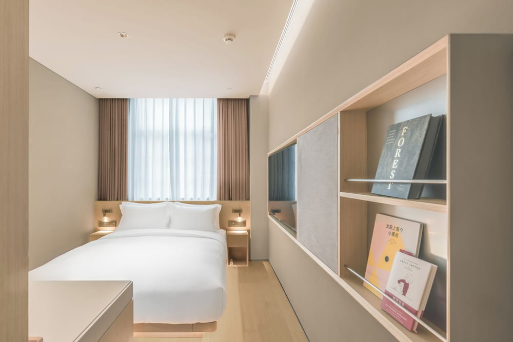 Standard Room, Non Smoking, City View