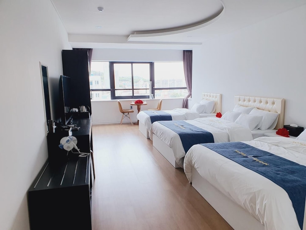 Deluxe Triple Room - Photo 1