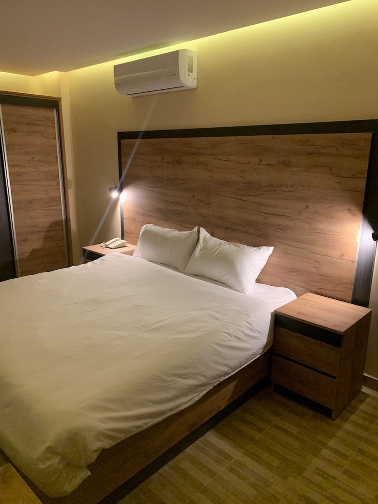 City Room photo 2