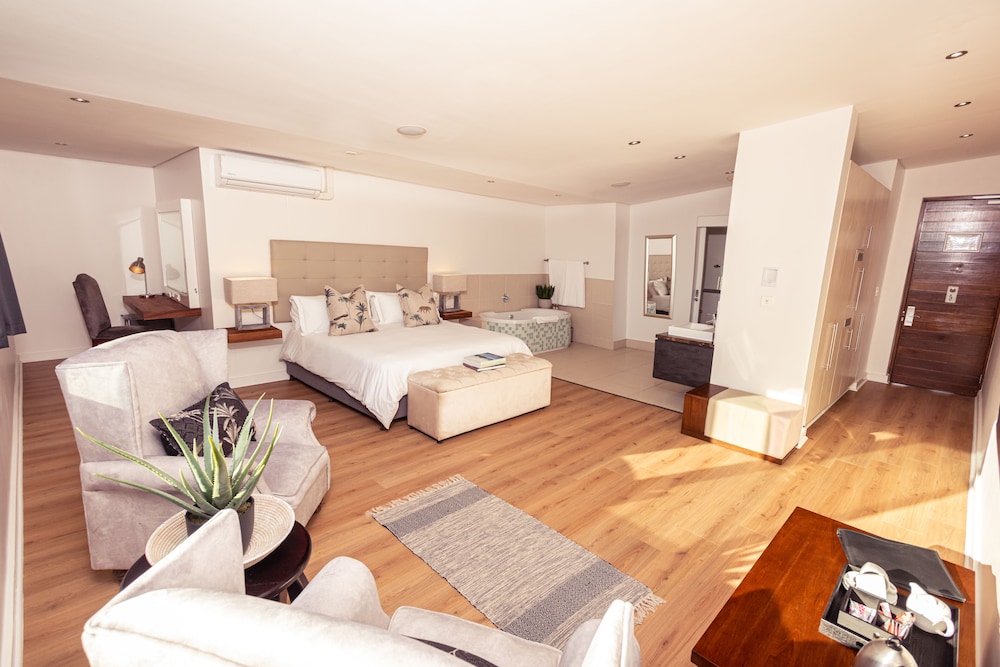 Superior Studio Suite - Photo 1