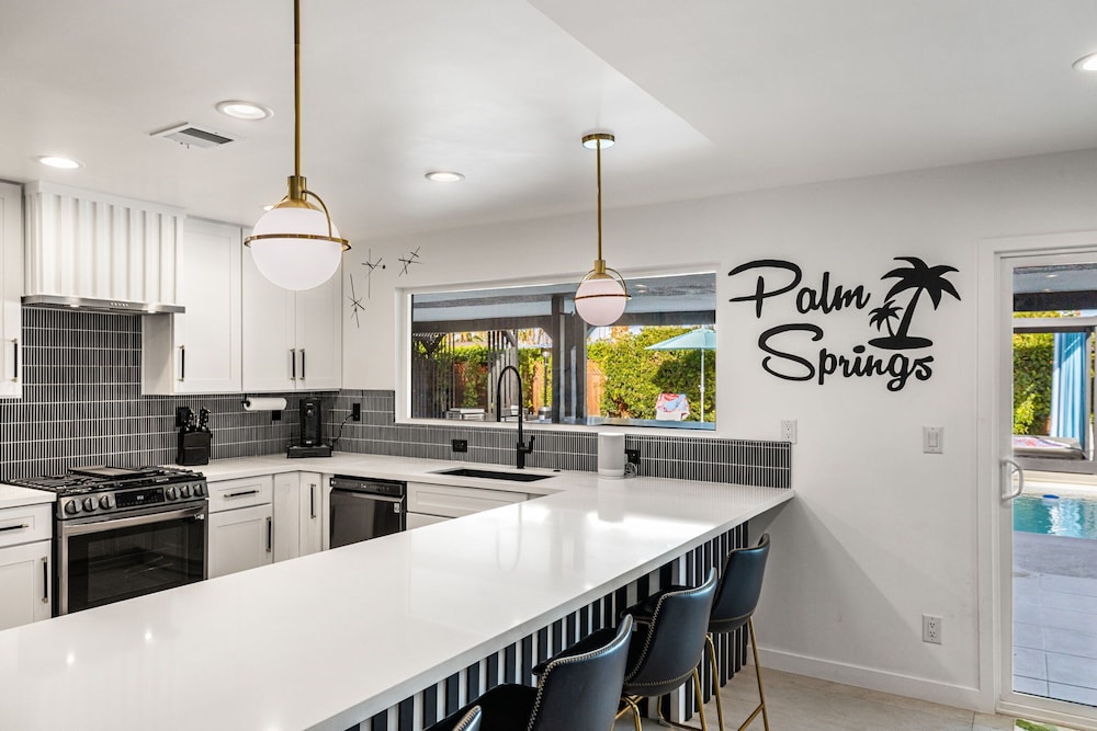 The Ritz - Luxury Home With Pool Speakeasy Bar, Billede 74