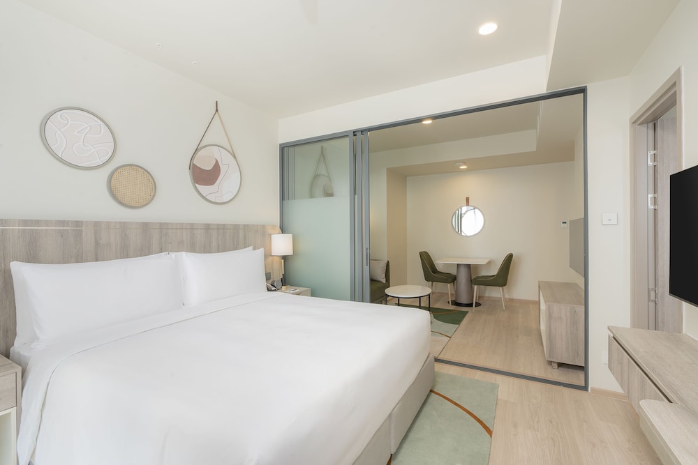 Suite, 1 Bedroom, Kitchen photo 2