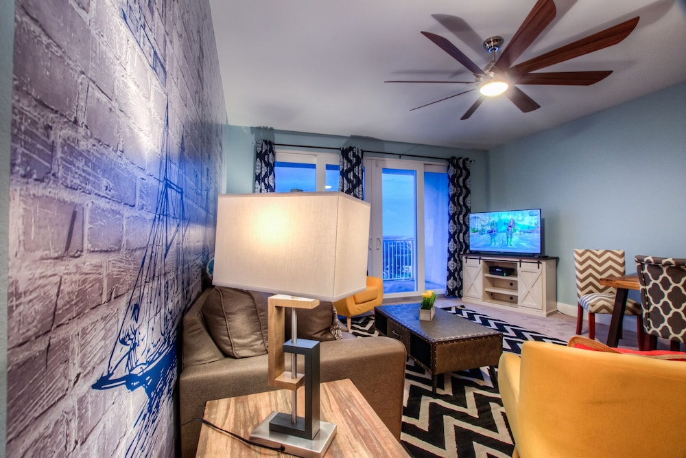 Condo, 2 Bedrooms, Balcony, Lake View (1530)