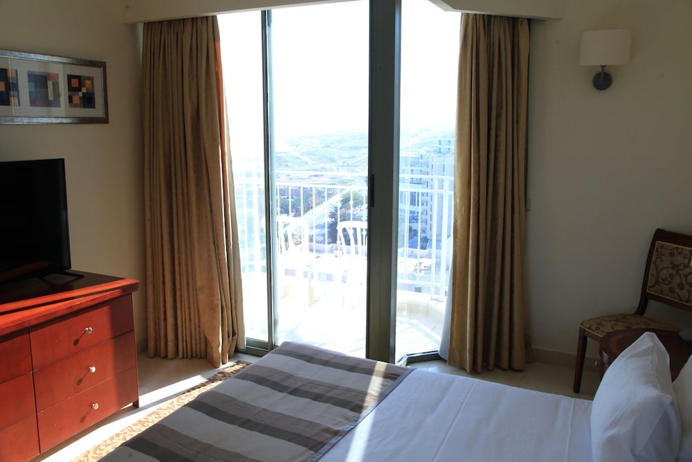 Deluxe Room, Pool View - Photo 1