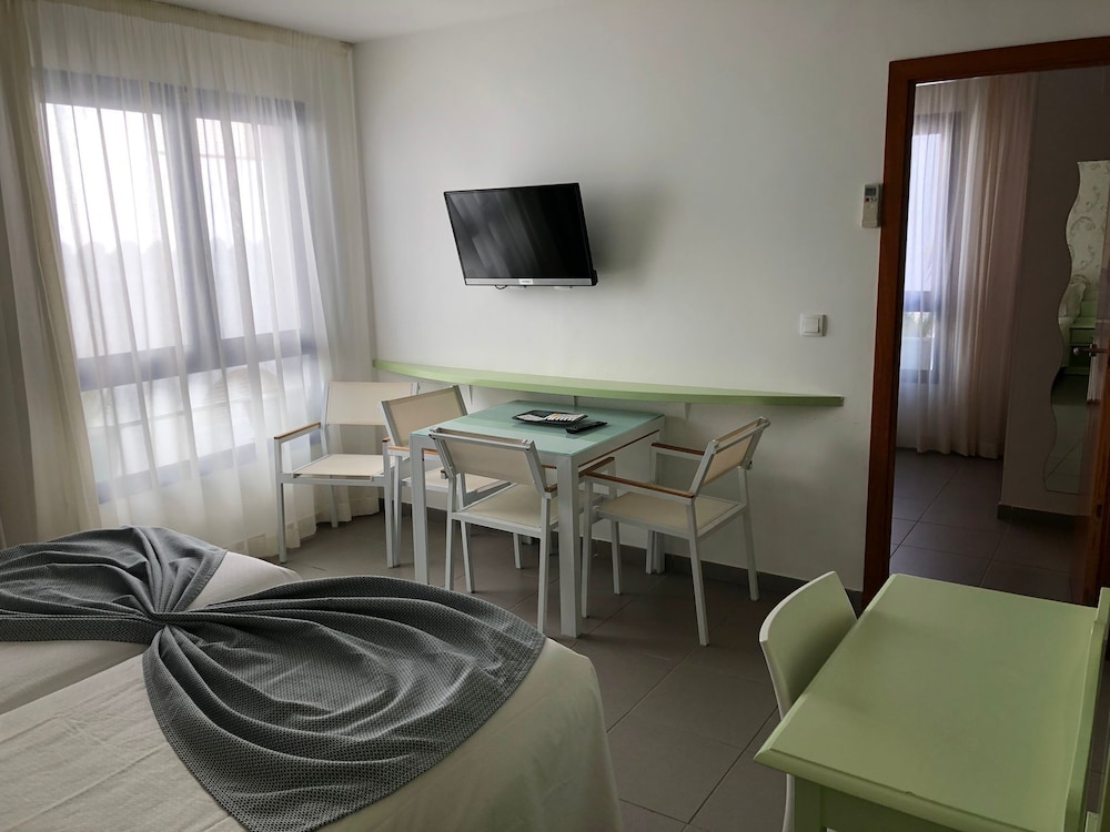 Family Room, 2 Bedrooms, Kitchen Family Room, 2 Bedrooms, Kitchen
