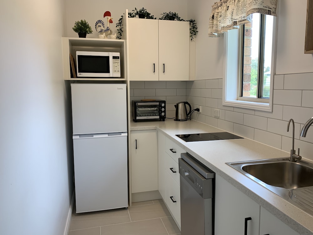 Comfort Apartment, 1 Queen Bed with Sofa bed, Mountain View, Ground Floor photo 2