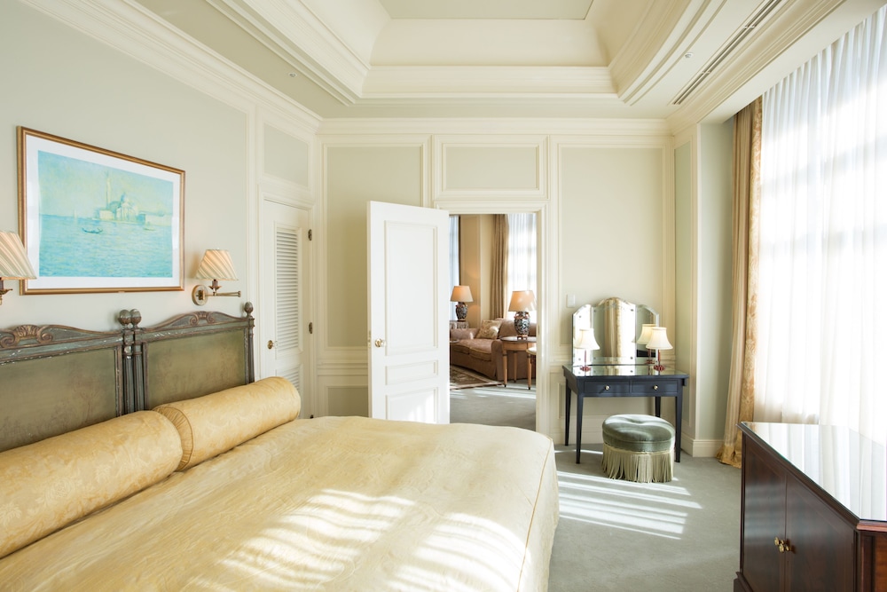 [Sea Side] Royal Suite (1 King Bed), Non Smoking (90 sqm) photo 3
